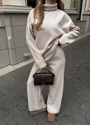 Жіночий вʼязаний теплий костюм вільного крою кофта з горловиною і штани прямого крою