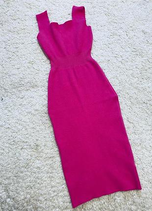 Вʼязана рожева сукня