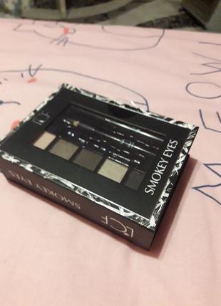 Набір косметики smokey eyes тіні, туш, олівець