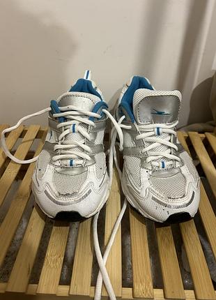 Кросівки білі