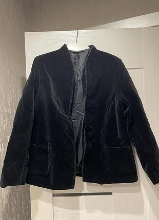Шикарний дізайнерський жіночий оксамитовий піджак насичено чорного кольору, гарно прострочена тканина (фото 3).підійде на кожен день і на свято.