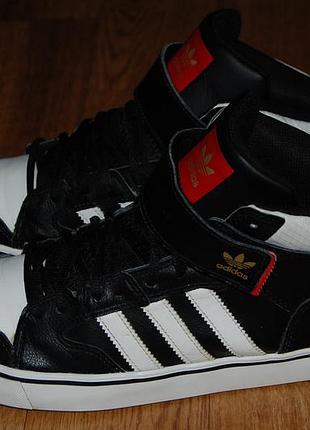 Кроссовки кожаные 42 р adidas sneaker varial