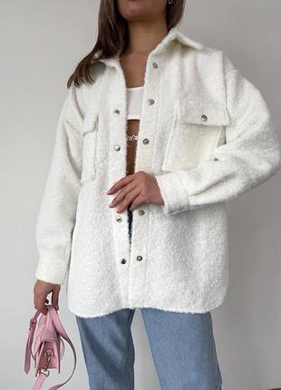 Трендова шерстяна сорочка оверсайз зі зручними кишенями на кнопках