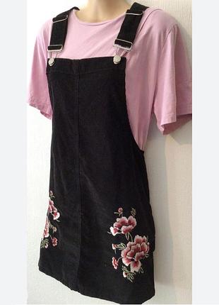 Вельветовый сарафан с вышивкой