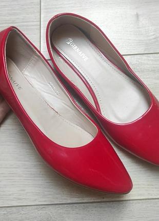 Новые красные лаковые туфли чешки