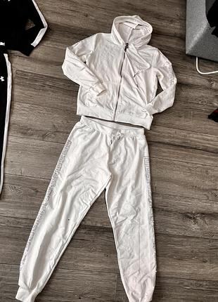 Спортивний костюм