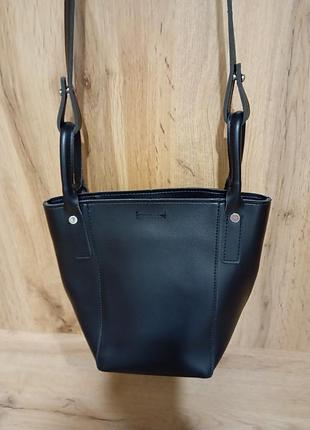 Черная маленькая сумка