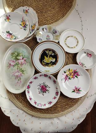 Вінтажні порцелянові тарілки та блюдця