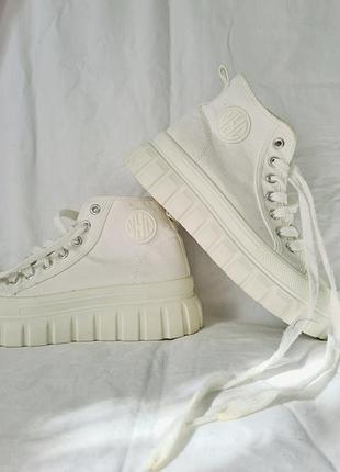 Кеди білого кольору 36 розміру, які завжди в тренді