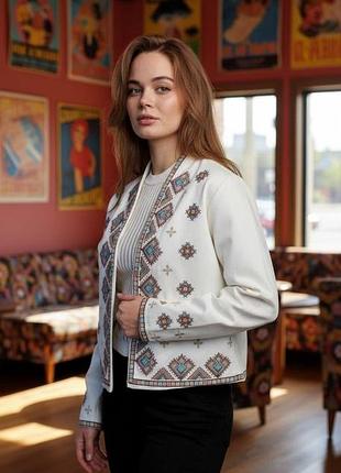 Піджак у двох кольорах з вишивкою