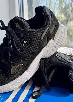 Adidas falcon w