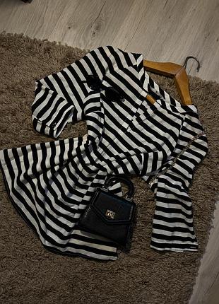 Чорно-біла блуза (кофтинка) у смужку з рукавами 3/4