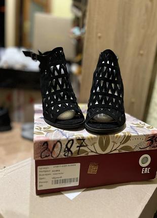 Замшеві босоніжки