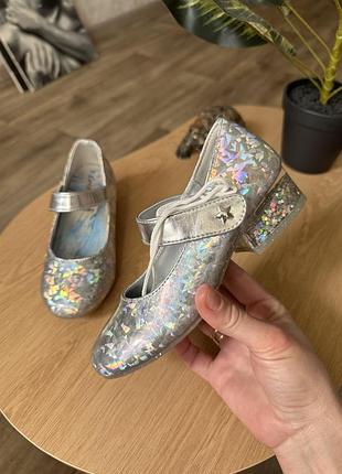 Шикарні туфлі