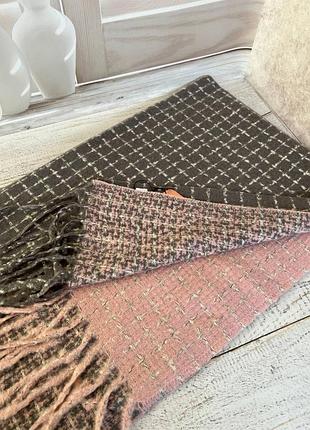 Довгий шарф з китичками в дрібну клітинку сірий/рожевий