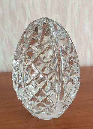 Кристальная фигурка в форме яйца/неместья