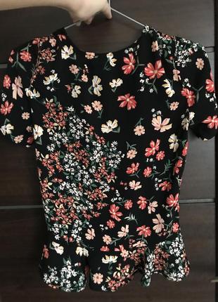 Стильна блузка-топ h&m в квітковий принт/стильная блузка-топ h&m6 фото