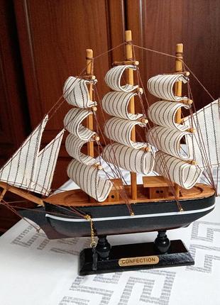 Модель вітрильника фігурка корабля сувенірна на підставці