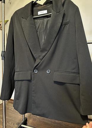 Піджак reserved  чорного кольору оверсайз двубортний