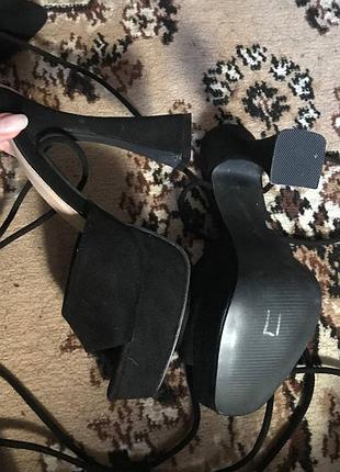 Чорні босоніжки , високі підбори 14,5см.