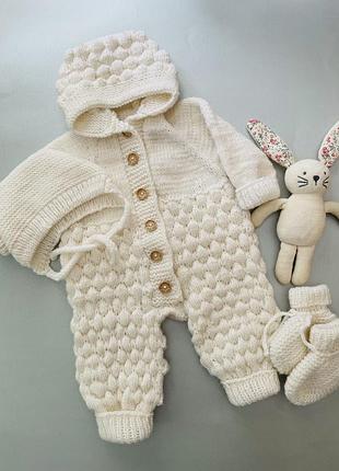 В’язаний комплект для новонародженого ручна робота