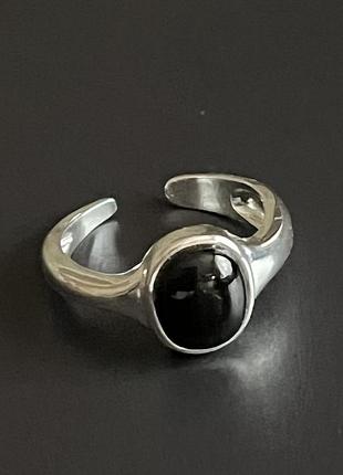 Серебряное кольцо с черным агатом