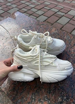 Кросівки білі