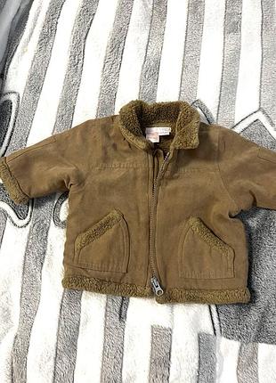 Курточка під замшу, на маленького модника, тепленька, без капюшона, маленькі карманці.