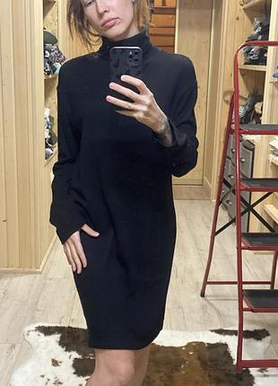 Тепла вʼязана сукня міді