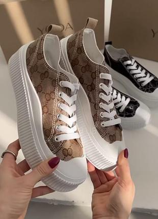 Жіночи кеди