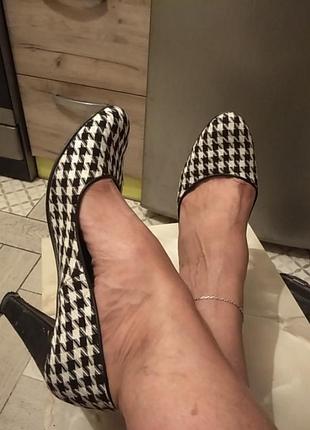 Туфли черно-белые гусиная лапка 40р