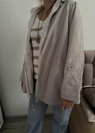 Светлая куртка-ветровка большой размер/