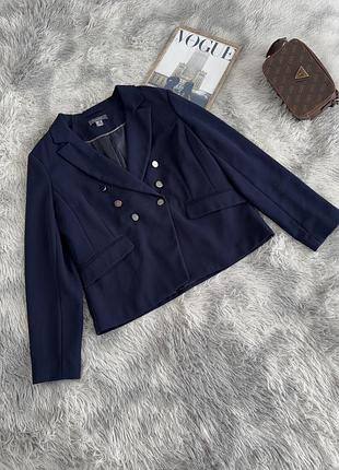 Гарний жіночий піджак atmosphere