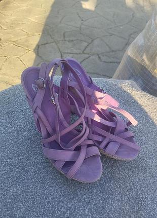 Жіночі туфлі