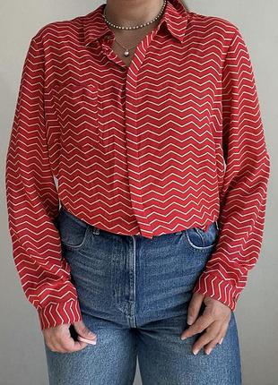 Блуза червона з геометричним принтом