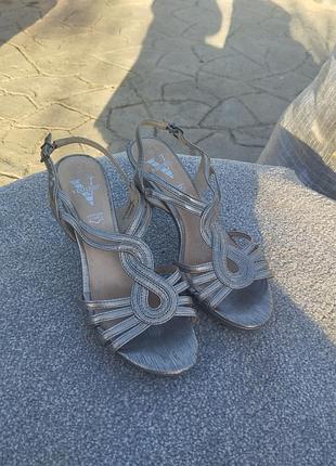 Женские туфли