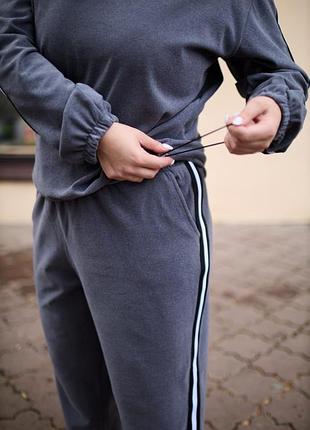 Жіночий костюм