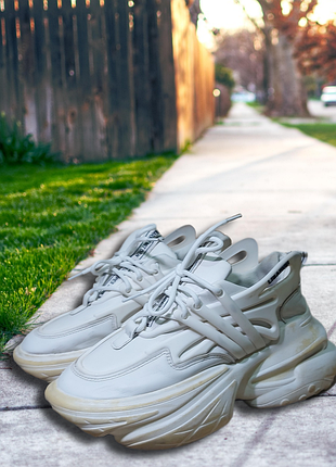 Класні кросівки на об'ємній підошві. libaiwei. розмір 39.