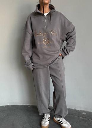 Женский брючный прогулочный костюм