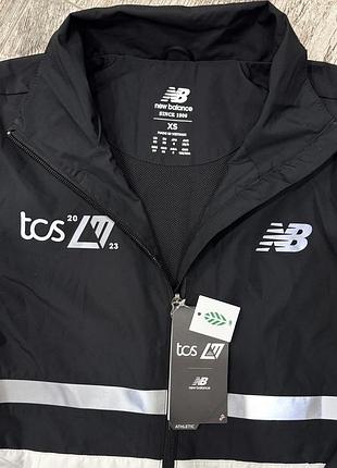 Вітрівка жіноча new balance