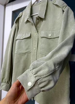 Сорочка у тонкій ребристій тканині , з обьємним кроєм