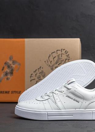 Мужские кожаные кроссовки jordan step белые 45р.