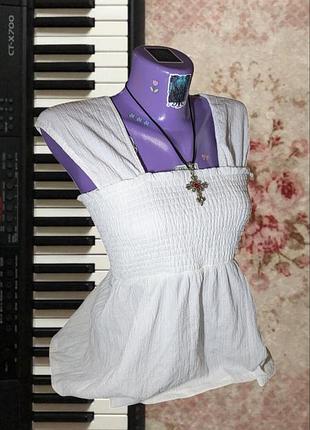 Розкішна біла футболка