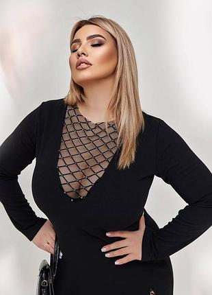 Эффектное платье футляр из сетки