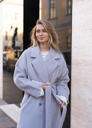 Жіночу утеплене довге пальто з шерсті з підкладом на поясі світло-сірого кольору xs s m l xl xxl