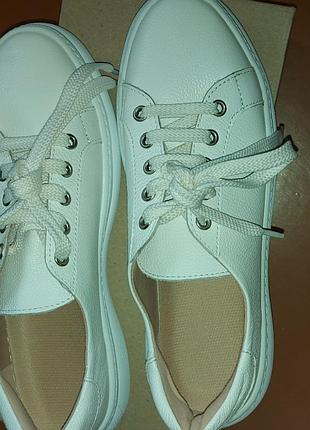 Продам кожаные новые кеды