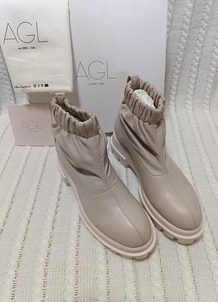 Ботльоны agl