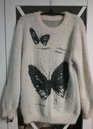 Красивый пушистый теплый свитер