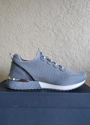 Кроссовки дышащие