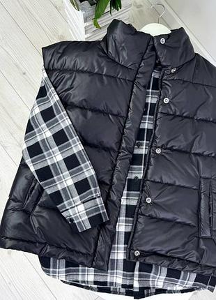 Жилетка осіння чорна